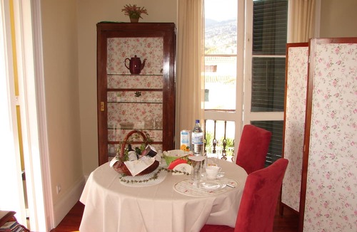 Santa Maria Maior Apartment | AMAZING VIEW over the bay, by the Old Town, walk to the city, quiet area