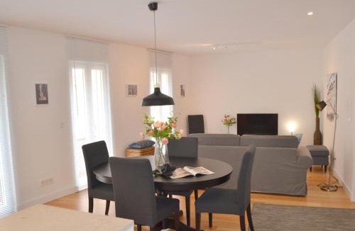 Lisbon Old Town Apartment | TP BOMBARDA 5, Lisbon Deluxe Apartment