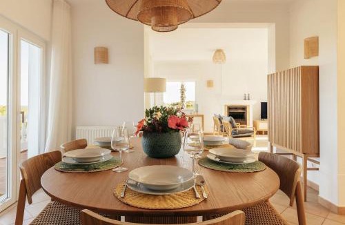 Figueira House | Villa pool nestled in the golf course
