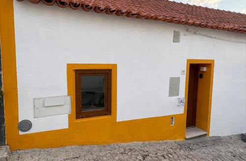 Santa Maria do Castelo e Sao Miguel Apartment | Casa Ervilhinha
