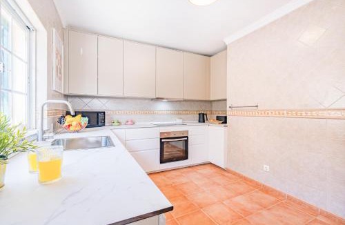Monte Raposo Villa | Villa Tranquility - com Piscinia Aquecível & BBQ em Alcantarilha