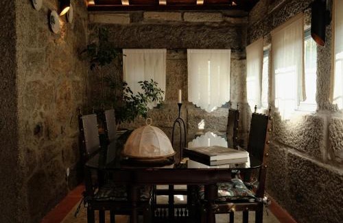 Felgueiras House | Casa de Pias with private indoor pool - Country House, near Porto