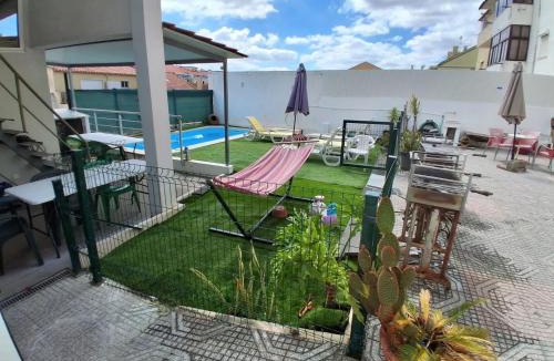 Feijo Apartment | Bright apartment in Almada with shared pool