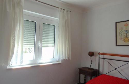 Feijo Apartment | Bright apartment in Almada with shared pool