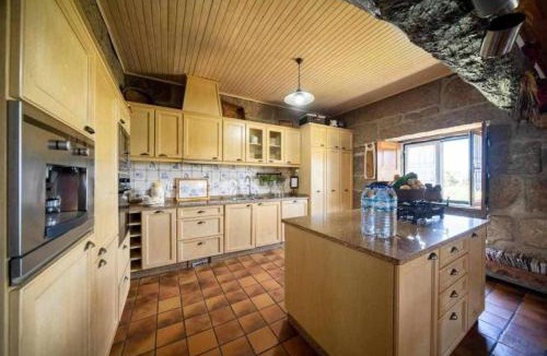 Penafiel Villa | Spacious villa with private pool in Penafiel