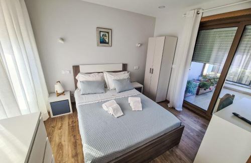 Monserrate Apartment | Apartment Hibiscus House by Interhome