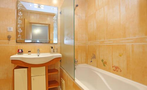 Lagos Apartment | B84 - Lagos Urbe Holiday Apartment
