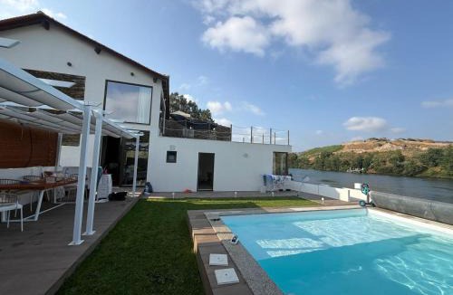 Gondomar House | Villa Marina - cozy riverside house