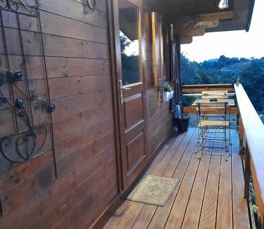 Alcaria Cova Ski Chalet | Tranquil Chalet Retreat with Shared Pool in Esti, Portugal