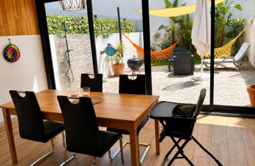 Olhao House | Casa Elegante V3 Moderna 2 Suítes, Jardim e Garagem Privados