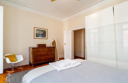 Santo Amaro Apartment | Lisbon Design Flat, Luxury, 7 People, Pool Garden