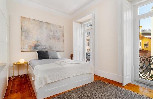 Santo Amaro Apartment | Lisbon Design Flat, Luxury, 7 People, Pool Garden