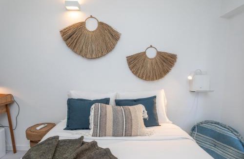 Parede Apartment | BeGuest Tiny Azure Apartament