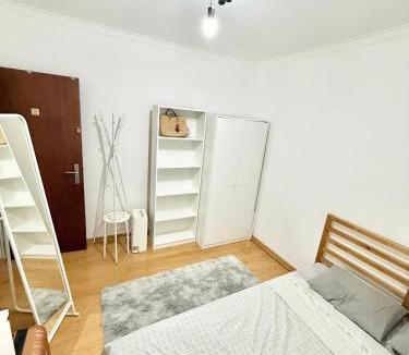 Santo Condestavel House | Charming room in beautiful Campo de Ourique