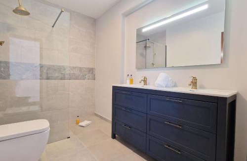 Garajau House | Vivenda da Esquina - Pool & Sea view by LovelyStay