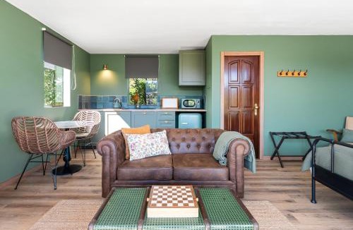 Valpedre House | Lemon Veranda with Private Pool and Outdoor Hydromassage Bath - Oporto Lemon Farm, near Porto