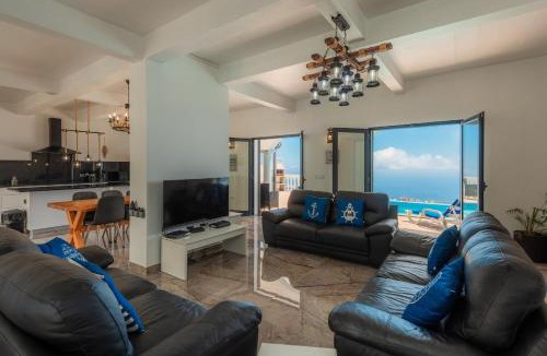 Calheta Villa | BLUE SEA TOWER LUXURY VILLA with private heated Pool
