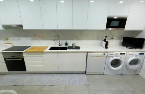 Carvoeira House | Sintra, Modern 3 Bedroom Apartment in São Marcos