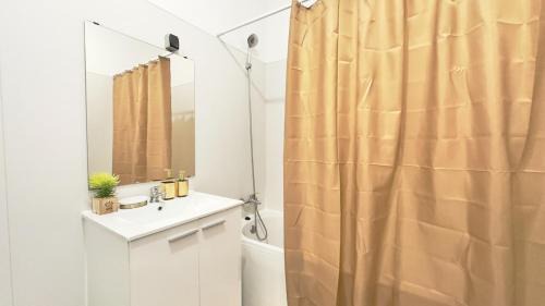 Carvoeira Apartment | Quarto Privado estoril