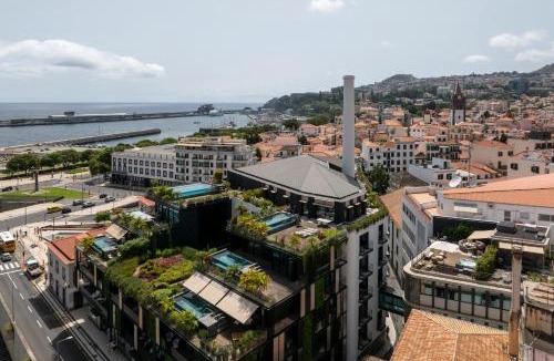 Se Apartment | Luxury Rooftop Jacuzzi Penthouse at Savoy Insular