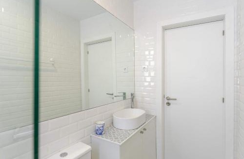 Ramalde House | Traditional Townhouse with Jacuzzi by HostWise