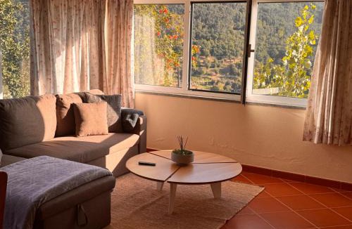 Sande House | Casa Amarela do Douro Rooftop Escape