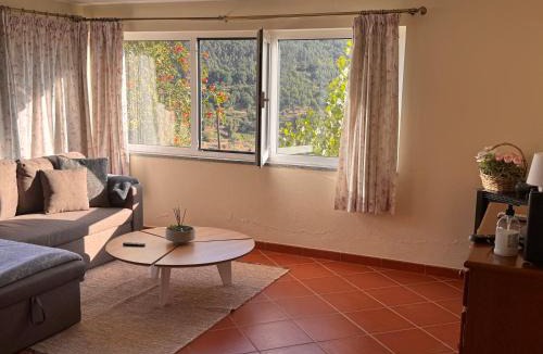 Sande House | Casa Amarela do Douro Rooftop Escape
