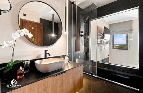 Praia de Santa Cruz Apartment | Place in the Sun II - Luxury apt with sea view