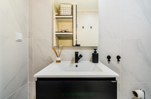 Praia de Santa Cruz Apartment | Cantinho dos Pereiras - Apt center of Santa Cruz