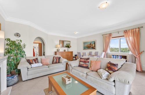 Atalaia Apartment | Boavista Lakeview | Golf & Pool Retreat