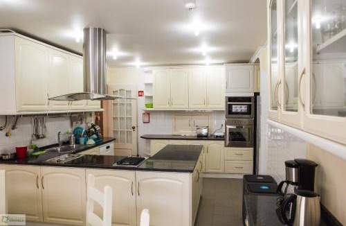 Carcavelos Hostel | Help Yourself Hostels - Carcavelos Coast