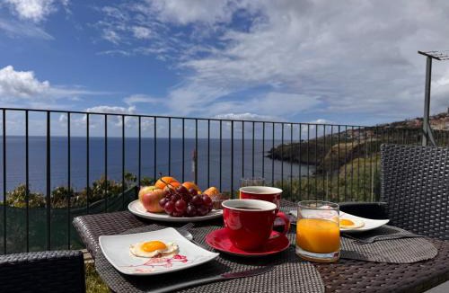 Gaula Apartment | Villa Pestana - Peaceful Ocean Retreat