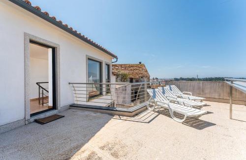 Marinhas House | GuestReady-Contemporary Retreat with Rooftop