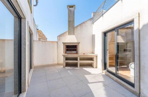 Marinhas House | GuestReady-Contemporary Retreat with Rooftop