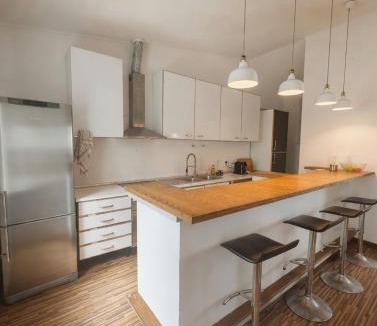 Pica Galo House | Akistay Guest House - Caparica