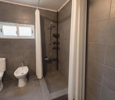 Pica Galo House | Akistay Guest House - Caparica