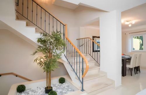 Penina House | Family 3br Townhouse w pool Terrace