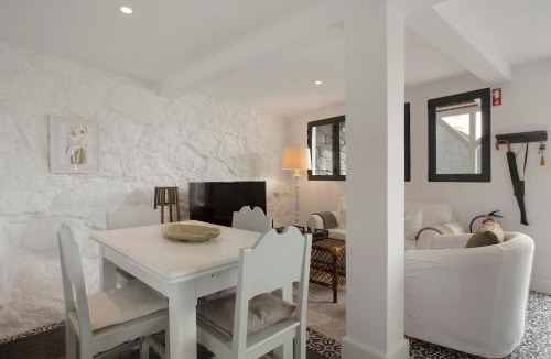Canico Ski Chalet | The Village Loft