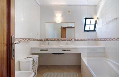 Urbanizacao dos Calicos House | Villa Catarina