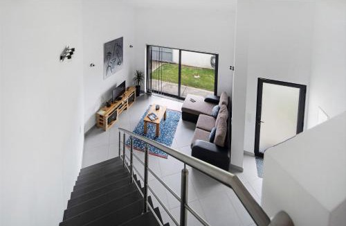 Porto Judeu House | Casa Caminho da Esperança