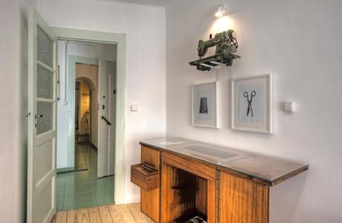 Santo Estevao Apartment | Stay local in Alfama! Alice central home, near river