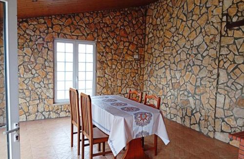 Atalaia House | Great for Families in Lourinhã-Double Rooms-Private Baths-Free Parking & Extra Bed