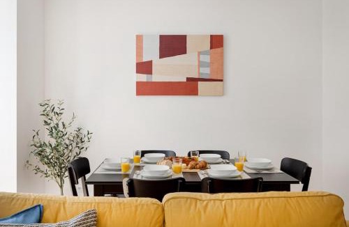 Sao Jorge de Arroios Apartment | AB10 Modern Lisbon with AC and Balcony