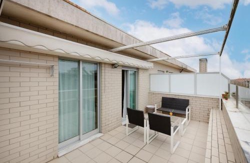 Espinho Apartment | Espinho Retreat with Balcony