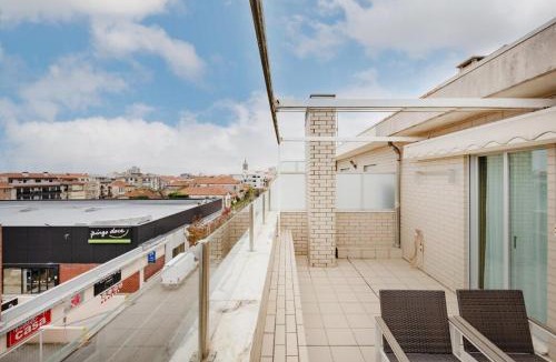 Espinho Apartment | Espinho Retreat with Balcony