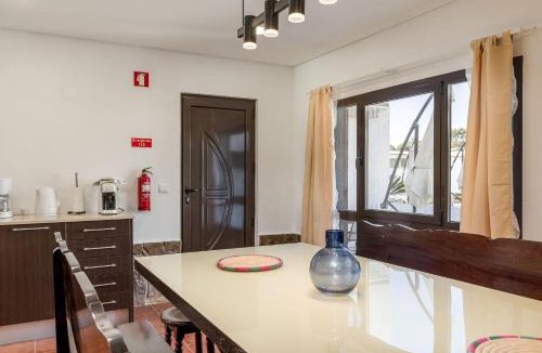 Madalena House | Learn Fun Madalena - Shared Swimming pool