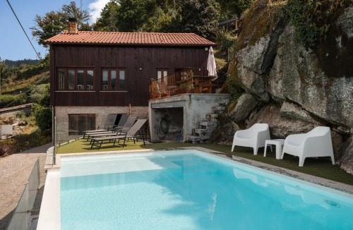 Parada de Bouro House | Casa Pinhão De Sousa