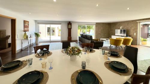 Perre House | Villa dos Amados Pool & Sports Retreat