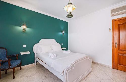 Vale de Parra Villa | Villa Coelha - Table tennis and Pool Table