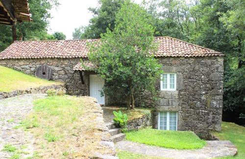 Parada House | Casa Moinho da Levada - Refúgio à beira do rio Coura